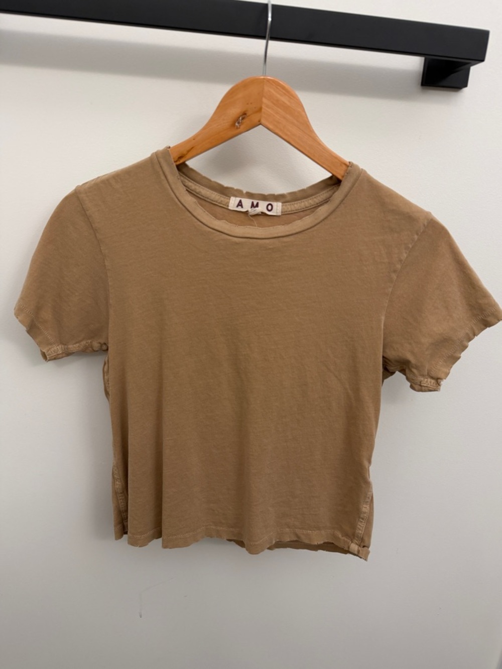 Amo Babe Tee in Parchment